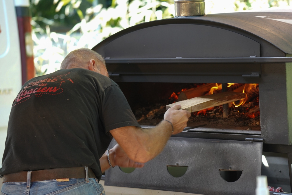 0049_20230815 0081 MJPOL 2 | Le repère des Alsaciens Comment utiliser un four à tarte flambée ? Schiltigheim